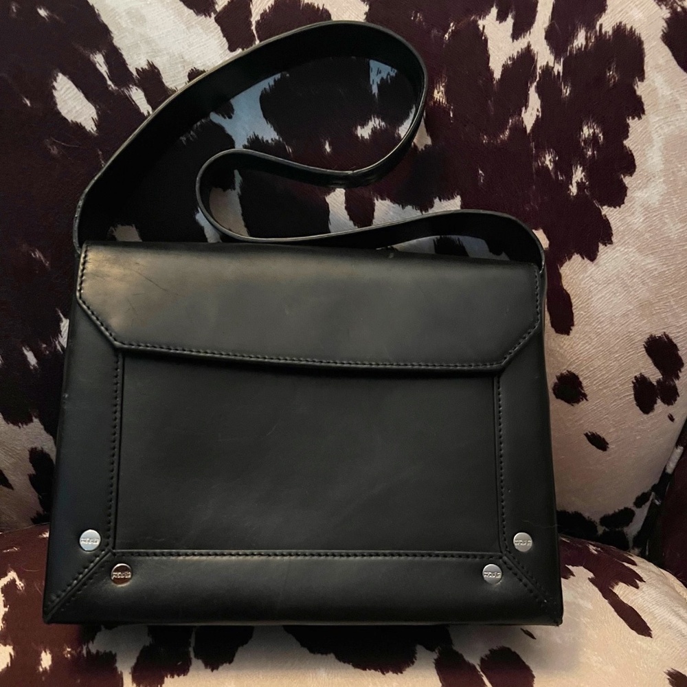 Hamilton Hodge Women’s Elegant Black Leather Shoulder Bag
